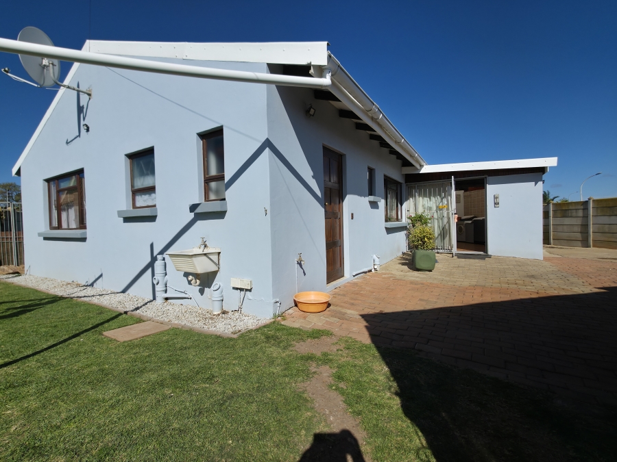 3 Bedroom Property for Sale in Wavecrest Eastern Cape